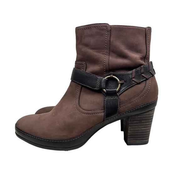 Clarks Artisan Ankle Boot Brown Nubuck Harness Strap Block Heel Zip Women Sz 9M - Picture 3 of 9